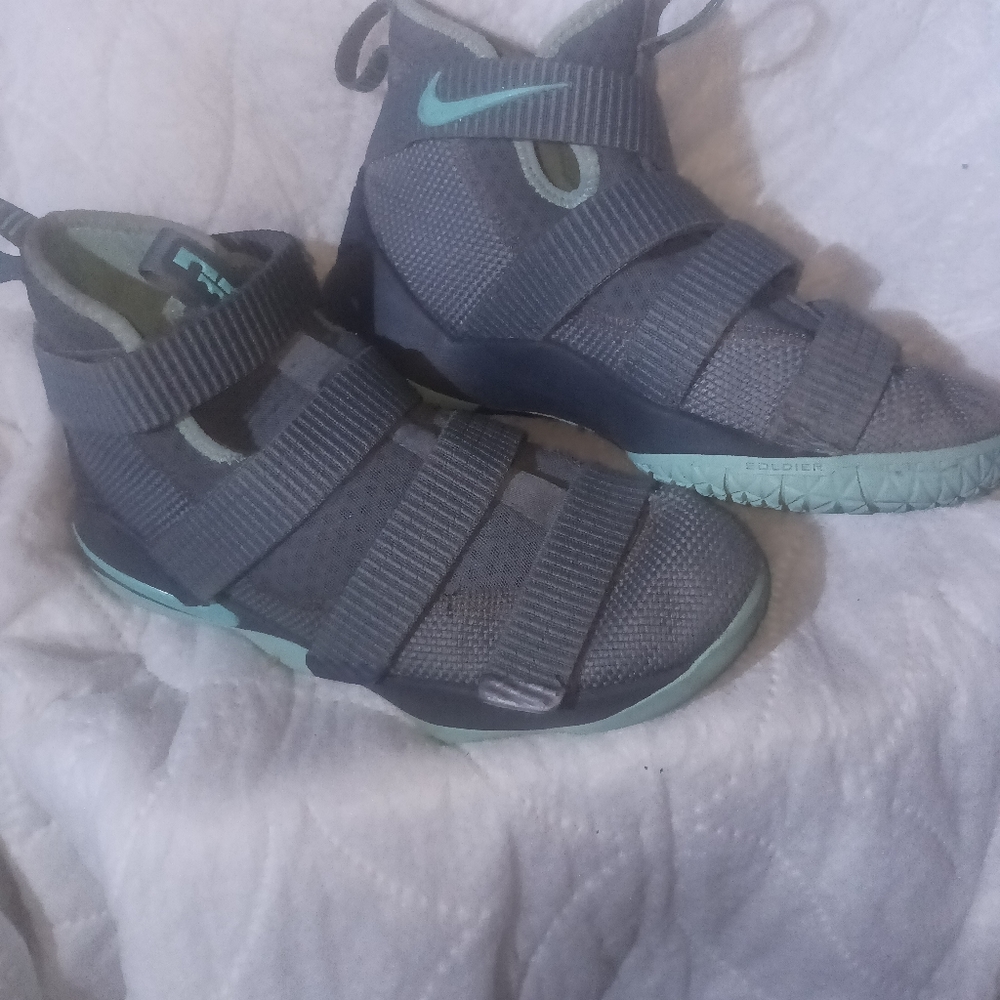 Lebron Nike size 4.5